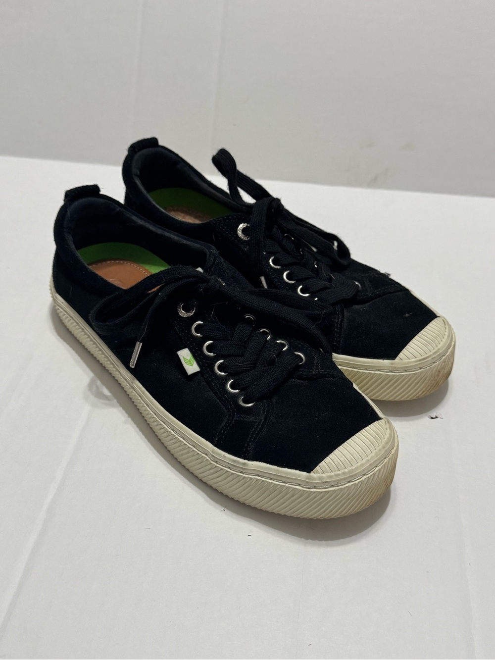 Cariuma OCA Low Black Suede Sneakers Mens 9 Womens 10.5